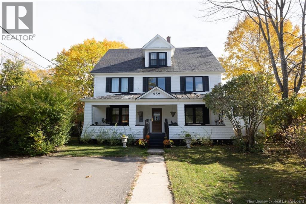 352 Regent Street, Fredericton, New Brunswick E3B 3X4 - Photo 1 - NB129035