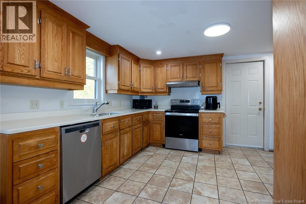 352 Regent Street, Fredericton, New Brunswick E3B 3X4 - Photo 20 - NB129035