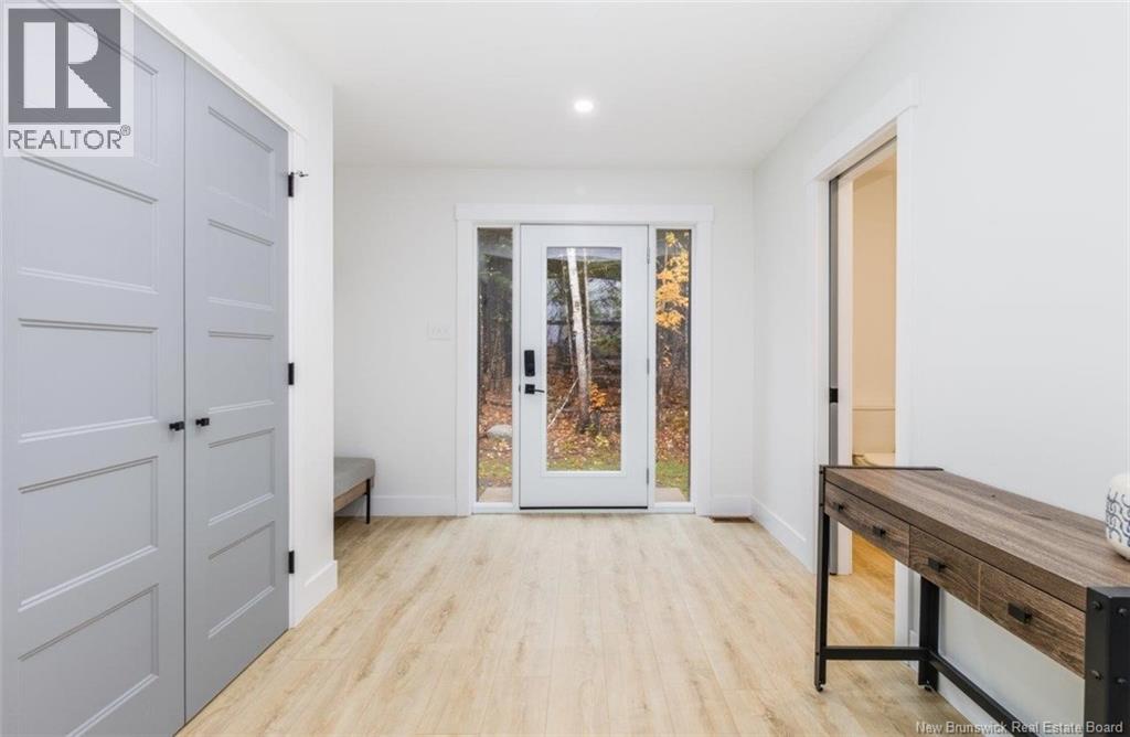 15 Loyalist Lane, Upper Kingsclear, New Brunswick E3E 0E3 - Photo 2 - NB129016