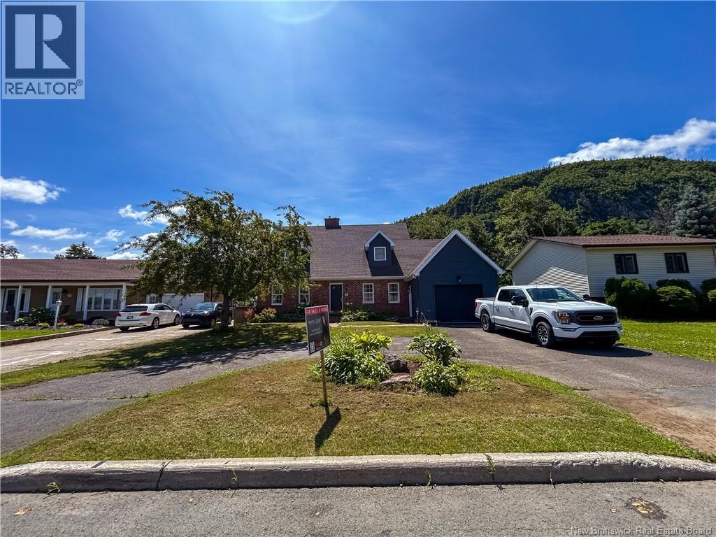 22 Walker Crescent, Campbellton, New Brunswick E3N 3N8 - Photo 2 - NB128974