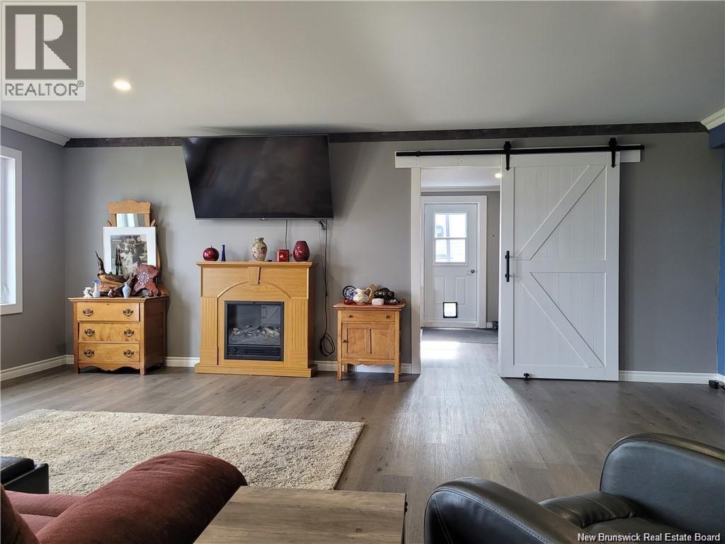 563 Rue Principale, Pointe-Verte, New Brunswick  E8J 3A2 - Photo 16 - NB129393