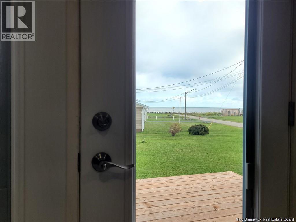 563 Rue Principale, Pointe-Verte, New Brunswick  E8J 3A2 - Photo 18 - NB129393