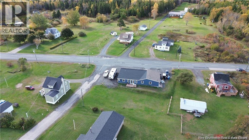 563 Rue Principale, Pointe-Verte, New Brunswick  E8J 3A2 - Photo 3 - NB129393