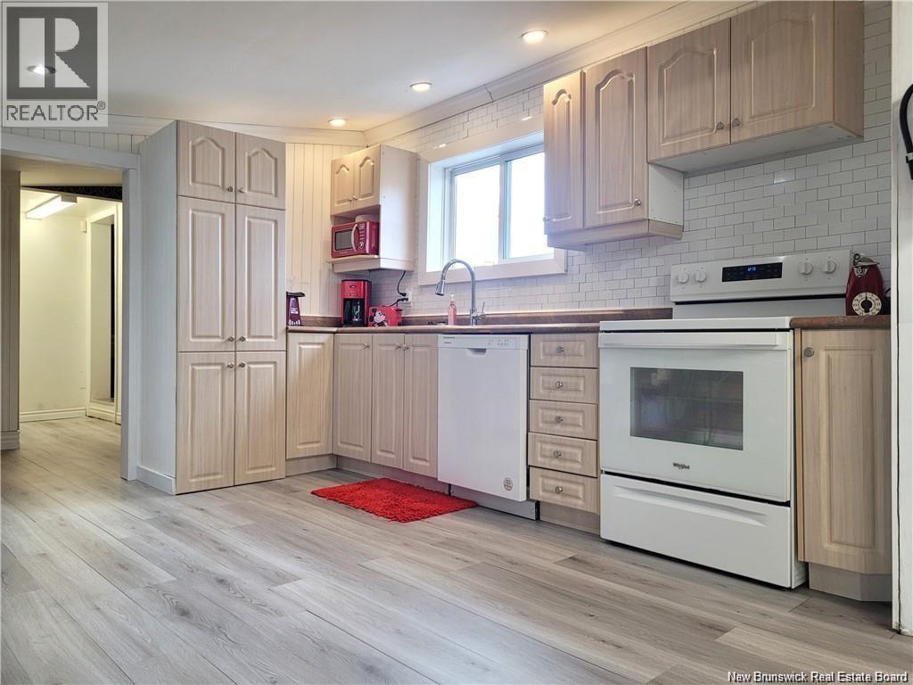563 Rue Principale, Pointe-Verte, New Brunswick  E8J 3A2 - Photo 6 - NB129393