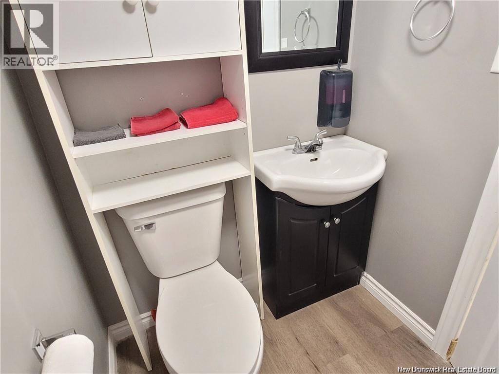 563 Rue Principale, Pointe-Verte, New Brunswick  E8J 3A2 - Photo 9 - NB129393
