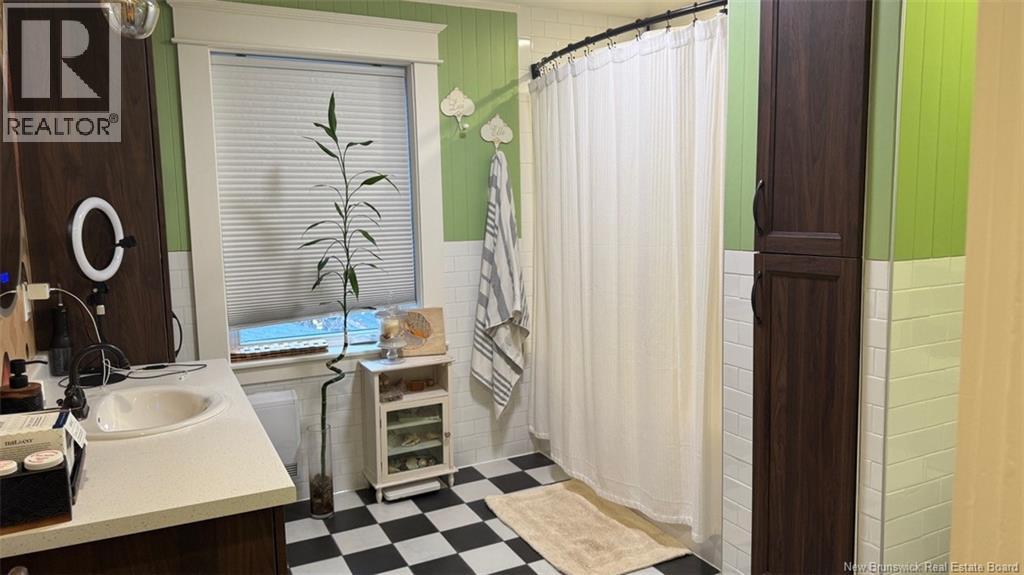 77 Fraser, Edmundston, New Brunswick  E3V 2B6 - Photo 18 - NB129534