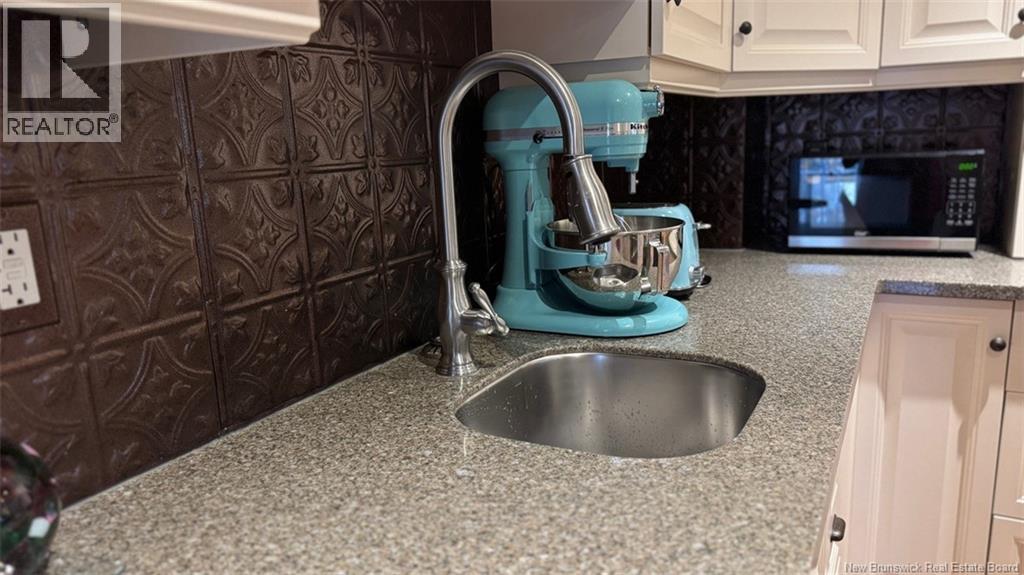 77 Fraser, Edmundston, New Brunswick  E3V 2B6 - Photo 9 - NB129534