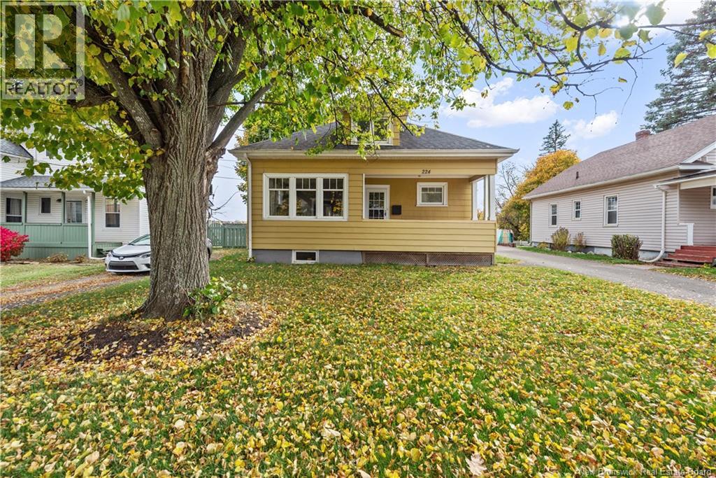 244 Salisbury Road, Moncton, New Brunswick E1E 1A7 - Photo 2 - NB128999