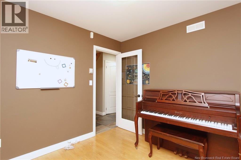 131 Wiggins Drive, Fredericton, New Brunswick E3A 5N7 - Photo 18 - NB129714