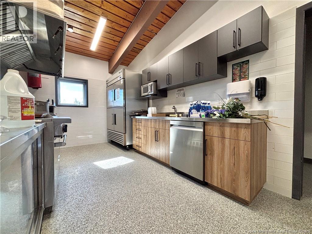 895 St Anne, Bathurst, New Brunswick E2A 2N5 - Photo 17 - NB129909