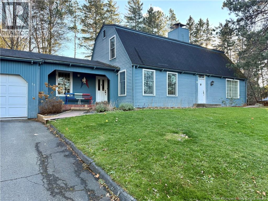 28 Lawson Street, Edmundston, New Brunswick  E3V 1Z4 - Photo 2 - NB129995