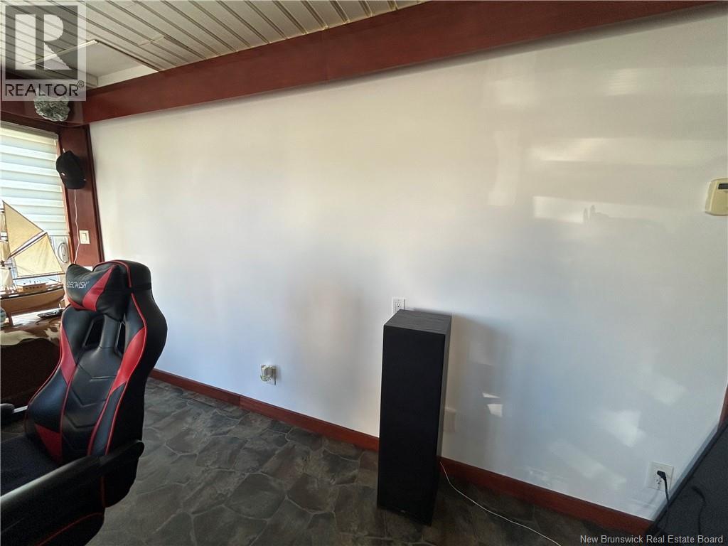 7662 Du Havre, Bas-Caraquet, New Brunswick  E1W 5X2 - Photo 10 - NB130078