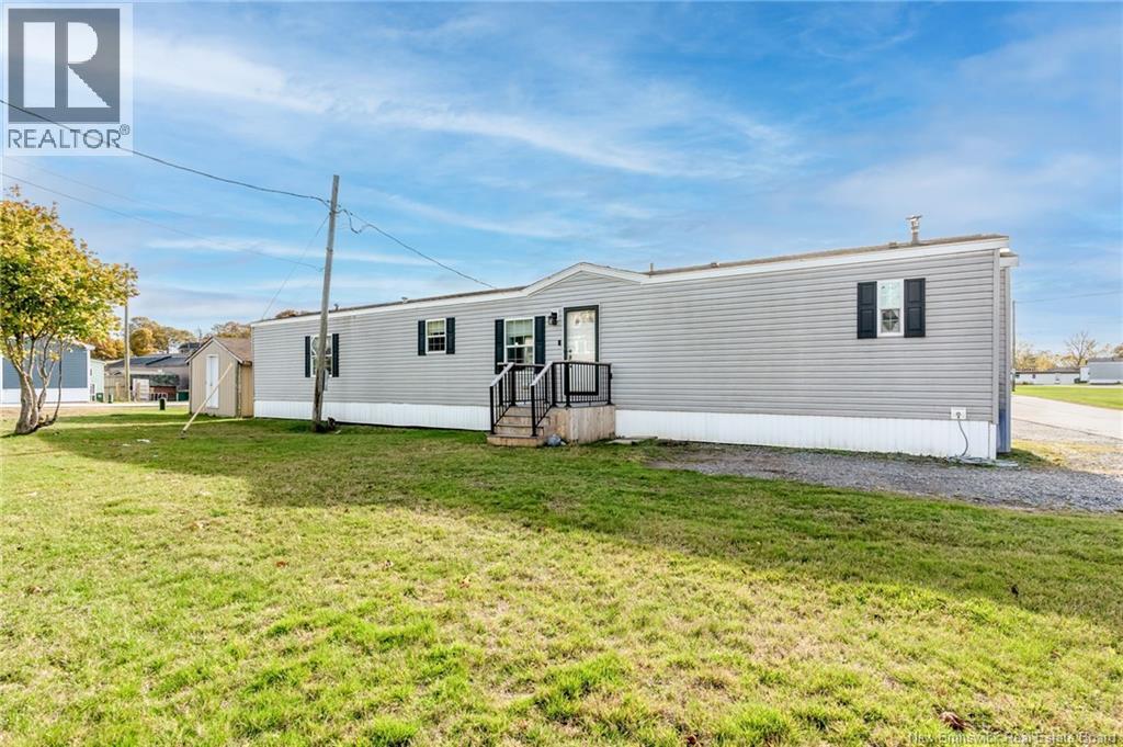 3 Daisy Street, Saint John, New Brunswick  E2M 5M9 - Photo 2 - NB129690
