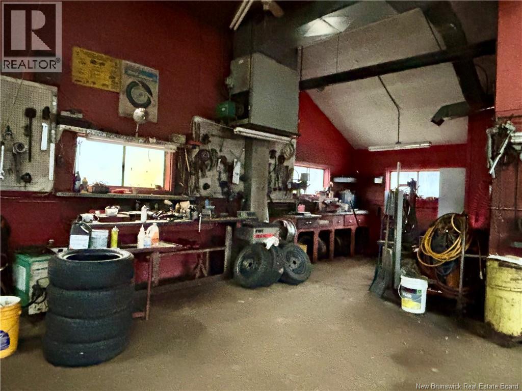 200 Rue Du Pecheur, Lamèque, New Brunswick  E8T 1K2 - Photo 13 - NB130257