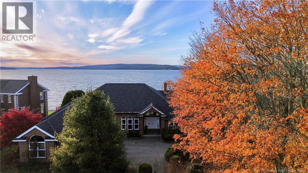 39 Elizabeth Parkway, Rothesay, New Brunswick E2H 1E8 - Photo 1 - NB128710