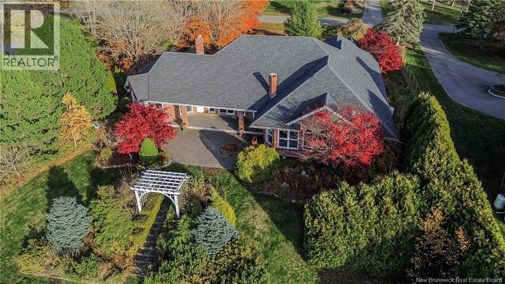 39 Elizabeth Parkway, Rothesay, New Brunswick E2H 1E8 - Photo 2 - NB128710