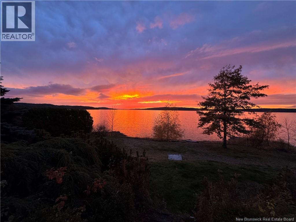 39 Elizabeth Parkway, Rothesay, New Brunswick E2H 1E8 - Photo 3 - NB128710