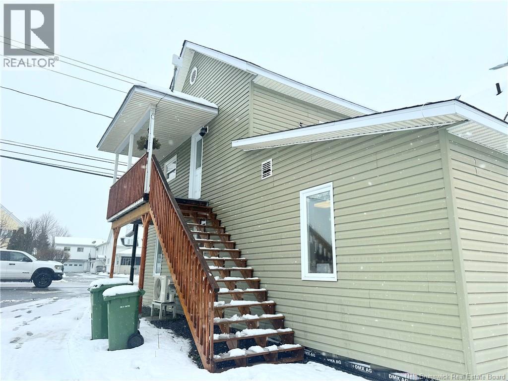 207 Main St, Grand-Sault/grand Falls, New Brunswick  E3Z 2W1 - Photo 3 - NB130168