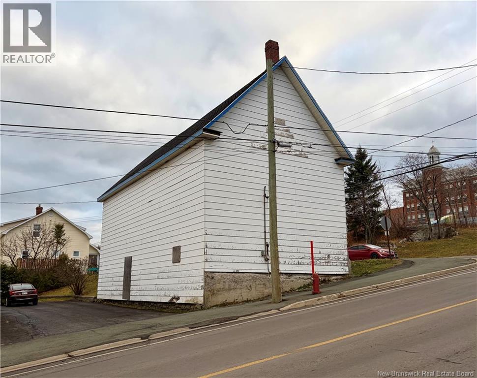 131 Renfrew, Dalhousie, New Brunswick  E8E 2H8 - Photo 2 - NB130604