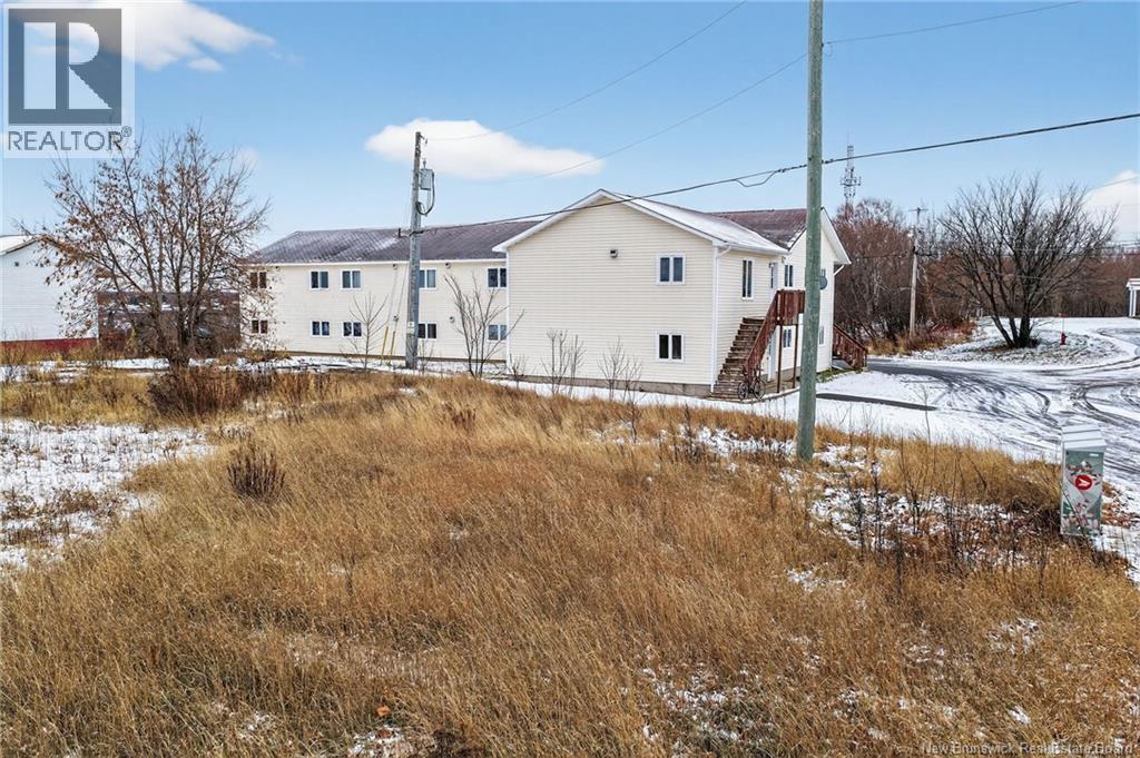 725 University Drive, Bathurst, New Brunswick E2A 0A9 - Photo 11 - NB130947