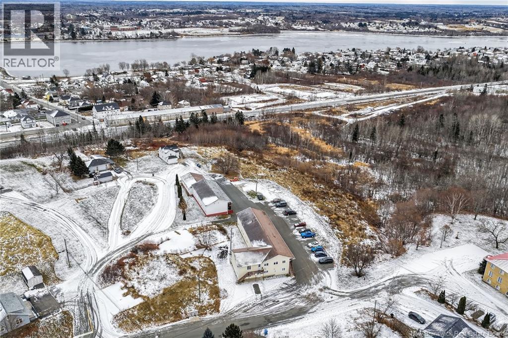 725 University Drive, Bathurst, New Brunswick E2A 0A9 - Photo 16 - NB130947