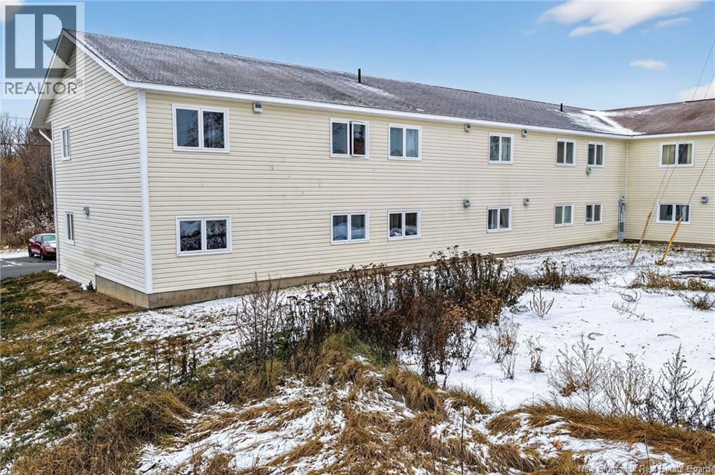 725 University Drive, Bathurst, New Brunswick E2A 0A9 - Photo 2 - NB130947