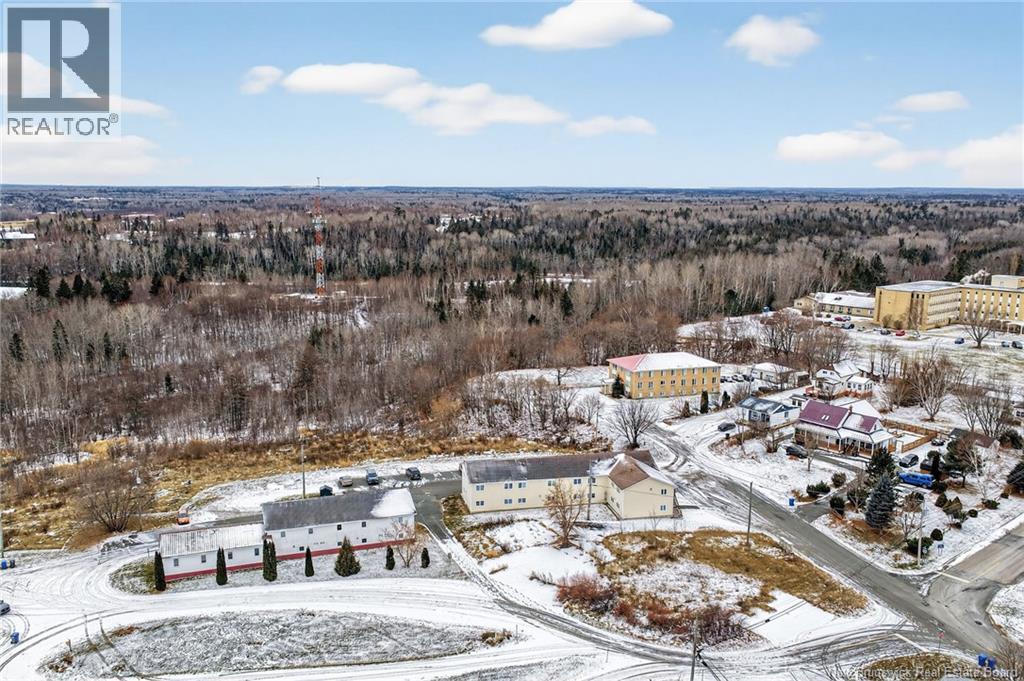 725 University Drive, Bathurst, New Brunswick E2A 0A9 - Photo 20 - NB130947