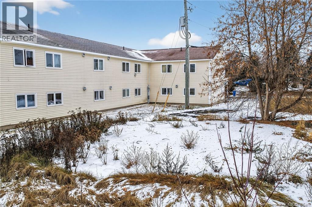725 University Drive, Bathurst, New Brunswick E2A 0A9 - Photo 3 - NB130947