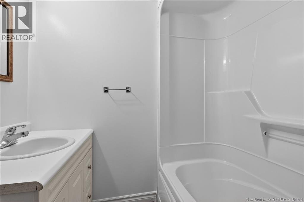 725 University Drive, Bathurst, New Brunswick E2A 0A9 - Photo 36 - NB130947