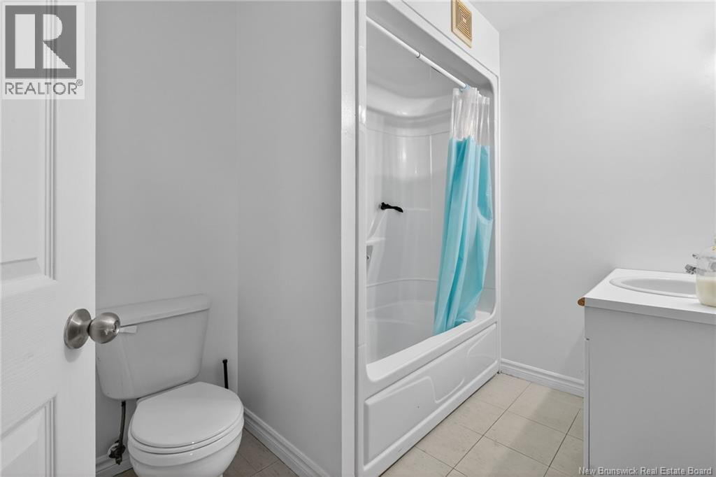 725 University Drive, Bathurst, New Brunswick E2A 0A9 - Photo 43 - NB130947