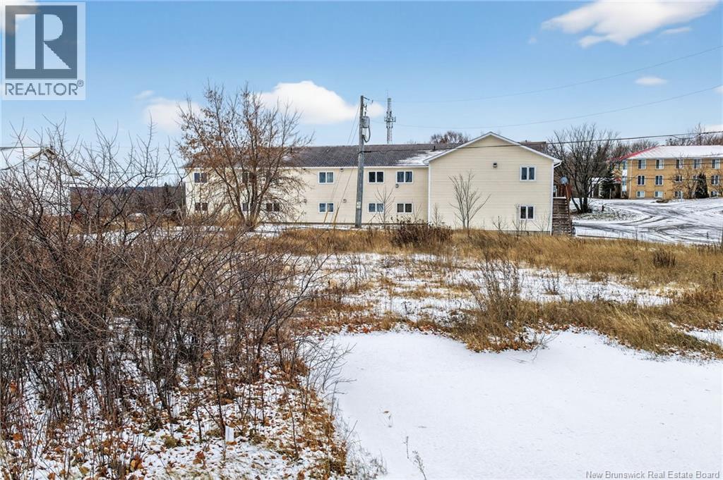 725 University Drive, Bathurst, New Brunswick E2A 0A9 - Photo 5 - NB130947
