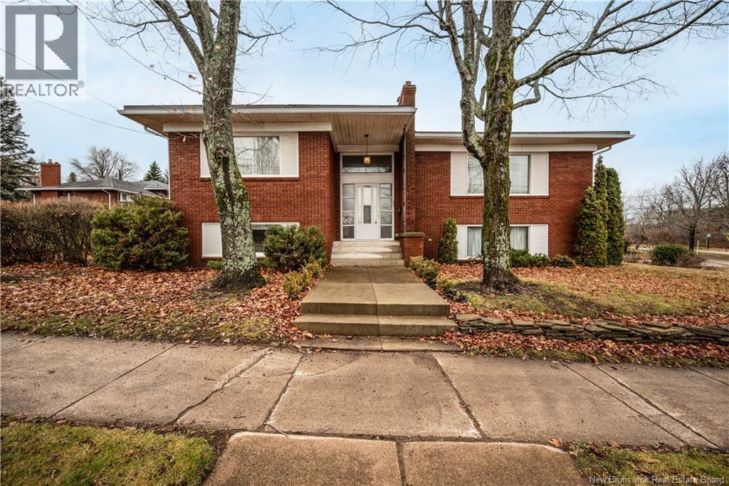 200 Mount Royal Boulevard, Moncton, New Brunswick E1E 2W1 - Photo 1 - NB130977