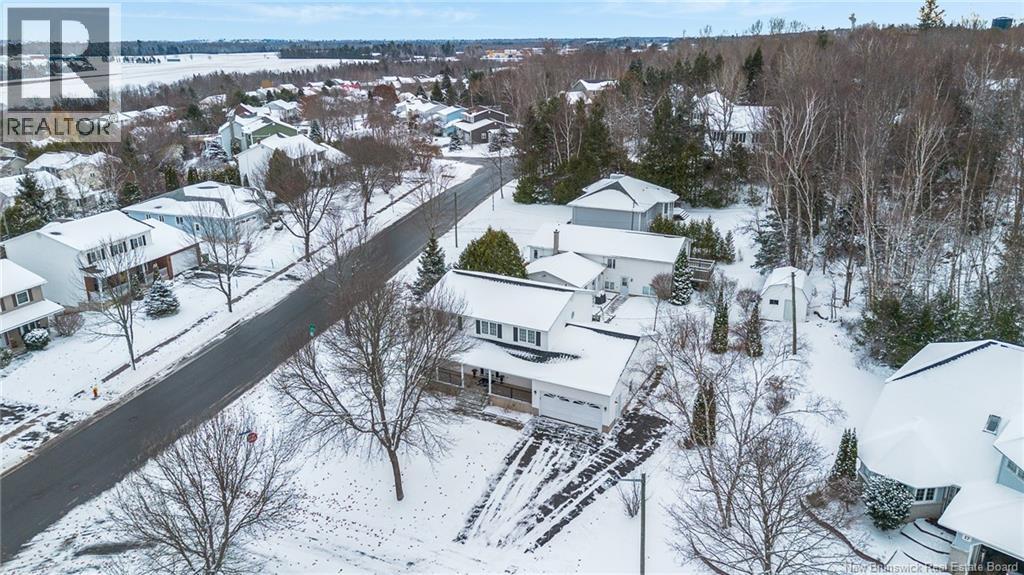 11 Stoneybrook Crescent, Fredericton, New Brunswick E3B 6Y2 - Photo 3 - NB130981