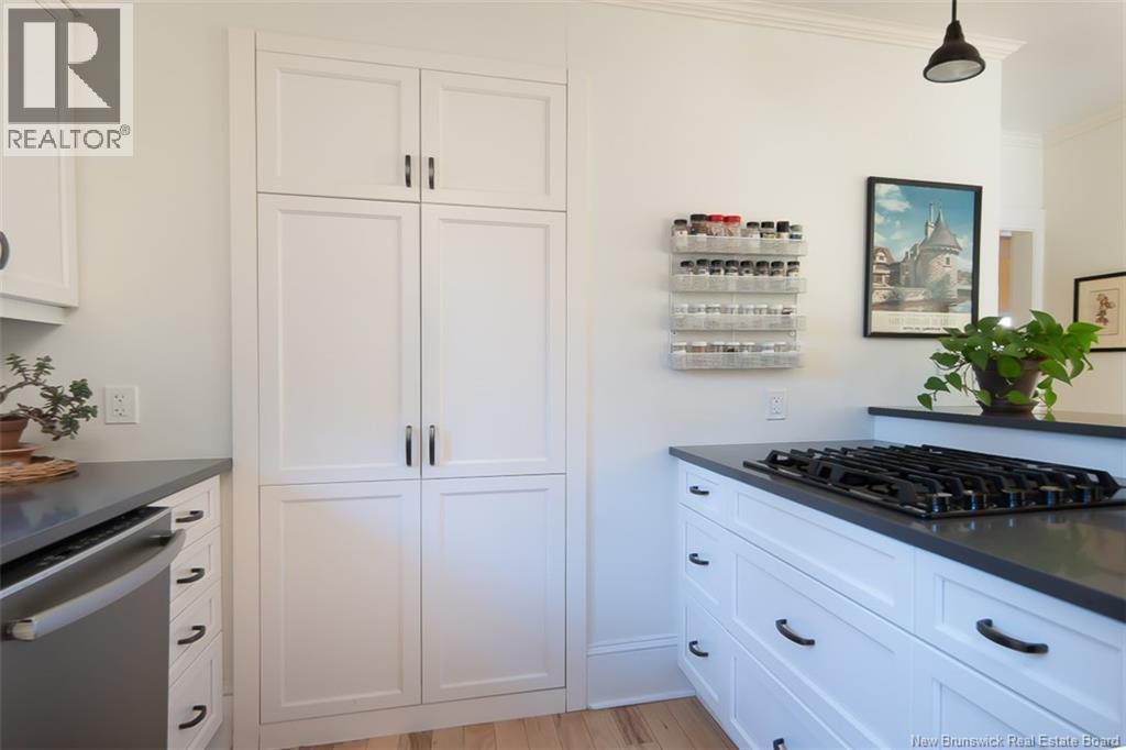332 Saunders Street, Fredericton, New Brunswick E3B 1N8 - Photo 4 - NB130848