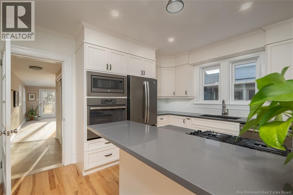 332 Saunders Street, Fredericton, New Brunswick E3B 1N8 - Photo 5 - NB130848