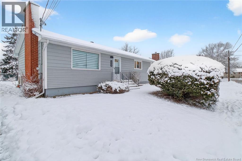 222 Whitney Avenue, Moncton, New Brunswick E1C 8E2 - Photo 2 - NB131047