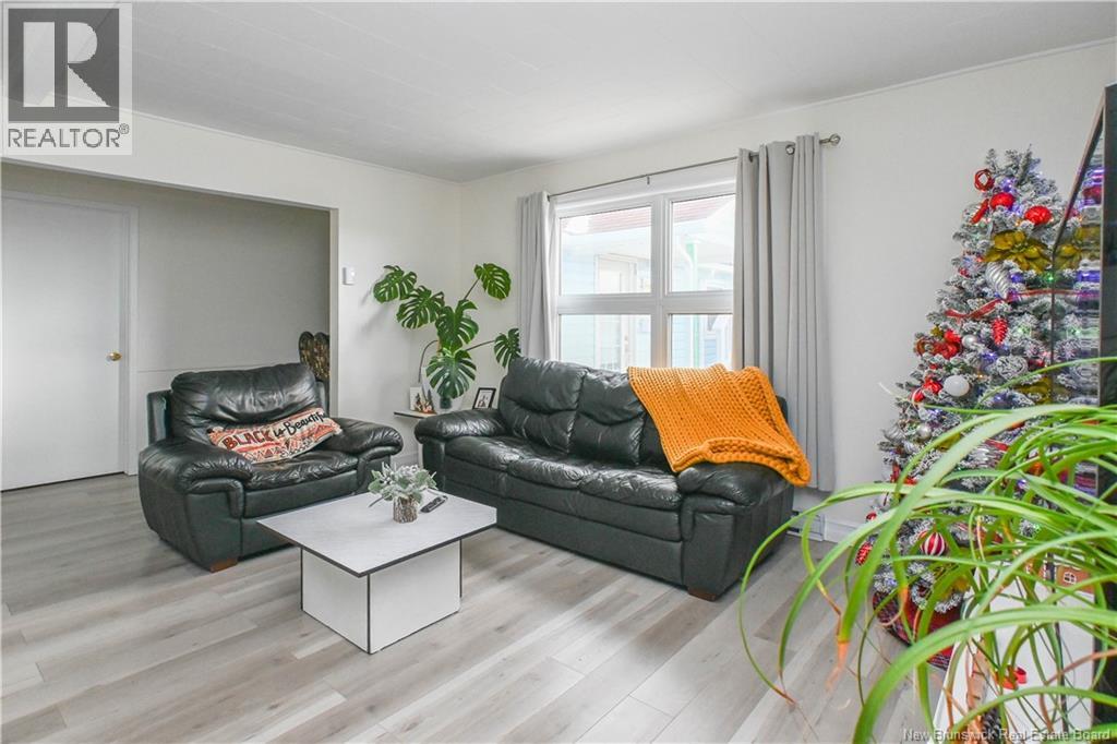 223 Boul St-Pierre E. Boulevard, Caraquet, New Brunswick  E1W 1B1 - Photo 36 - NB131114