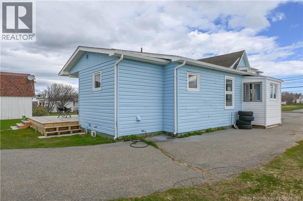 223 Boul St-Pierre E. Boulevard, Caraquet, New Brunswick  E1W 1B1 - Photo 4 - NB131114