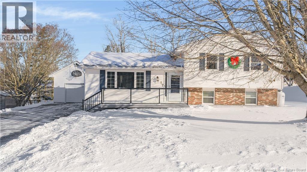 17 Autumnwood Avenue, Quispamsis, New Brunswick E2E 1V6 - Photo 2 - NB131178