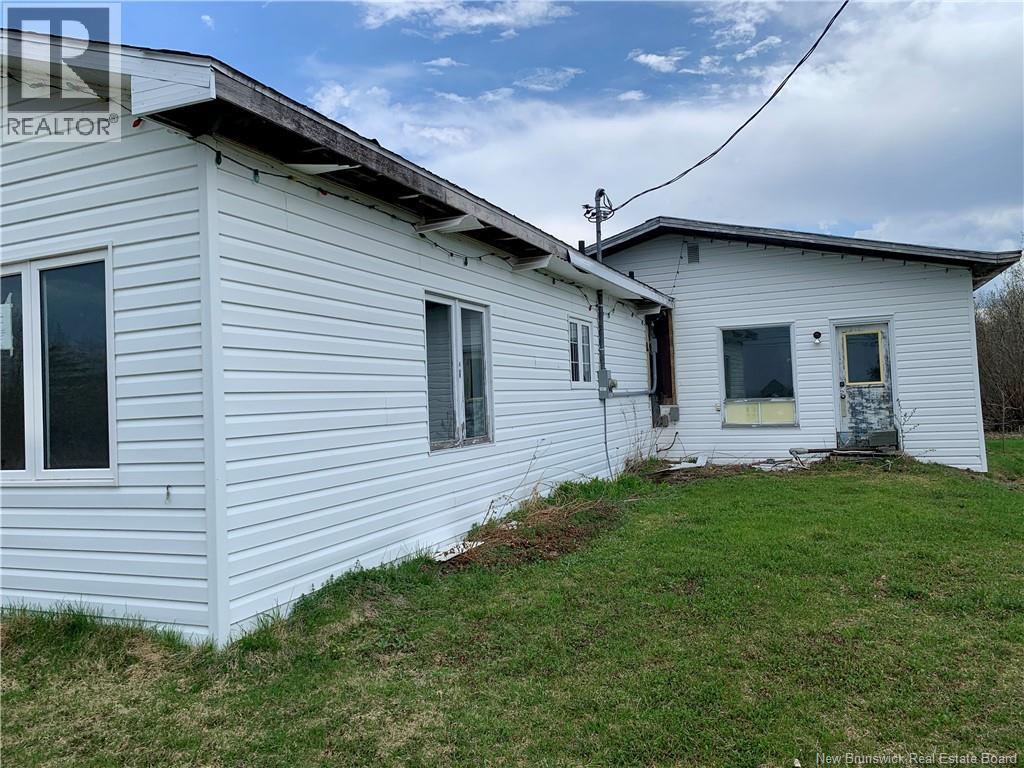 3787 Main, Belledune, New Brunswick  E8G 2K2 - Photo 3 - NB131340