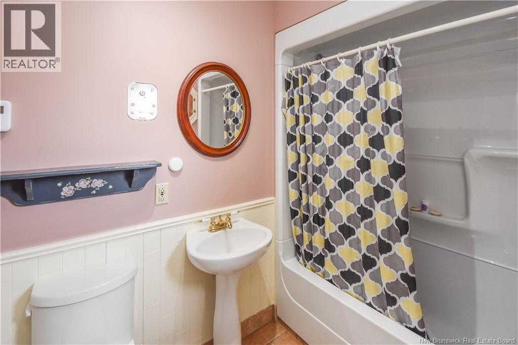 98 Saint-Pierre Ouest Boulevard, Caraquet, New Brunswick  E1W 1B6 - Photo 24 - NB132089