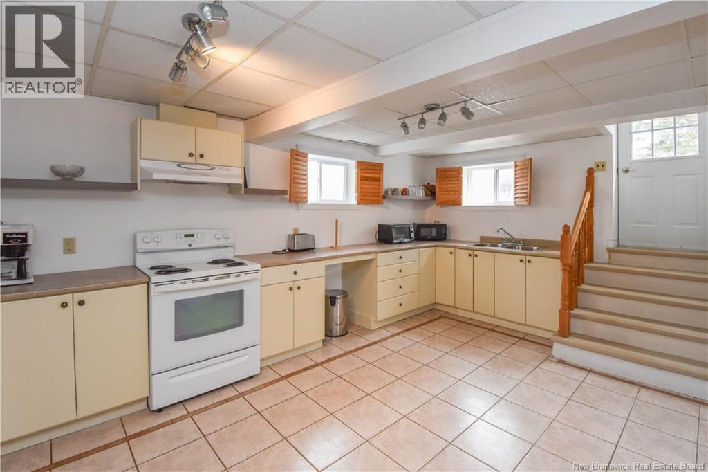 98 Saint-Pierre Ouest Boulevard, Caraquet, New Brunswick  E1W 1B6 - Photo 43 - NB132089