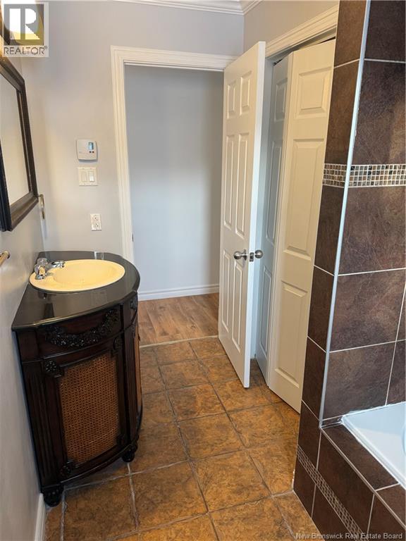 360 Evangeline, Bathurst, New Brunswick  E2A 2R1 - Photo 7 - NB133196