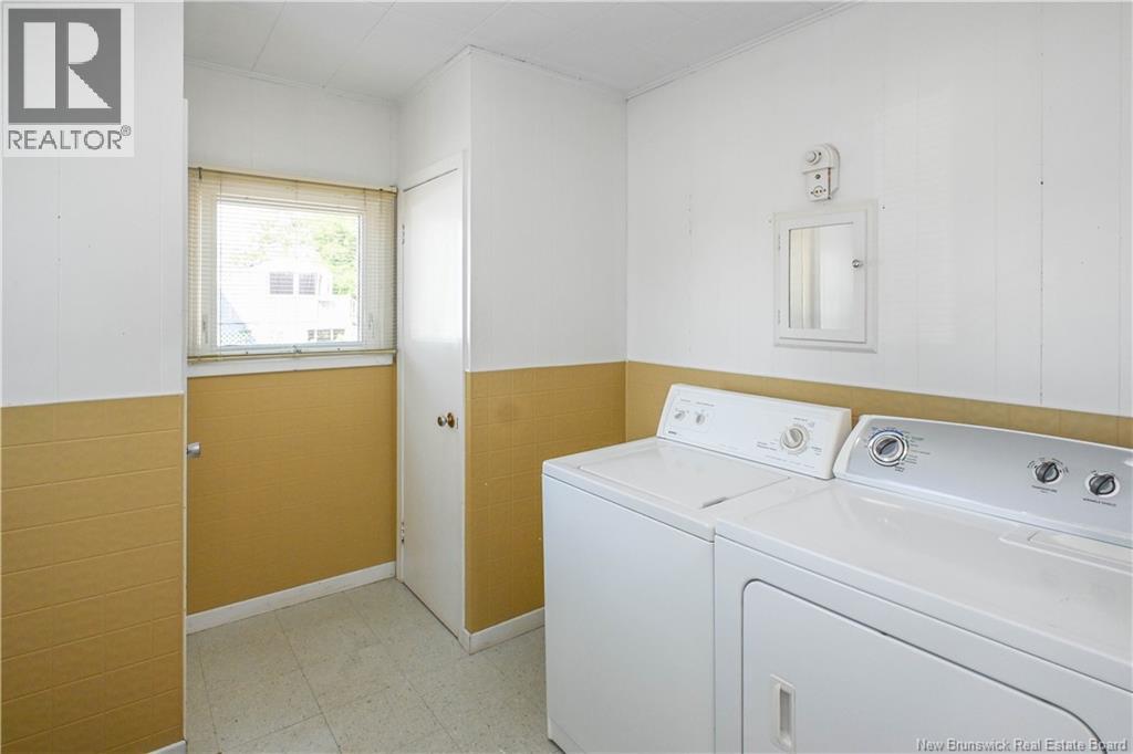 351 Saint-Pierre E. Boulevard, Caraquet, New Brunswick  E1W 1B4 - Photo 13 - NB133222