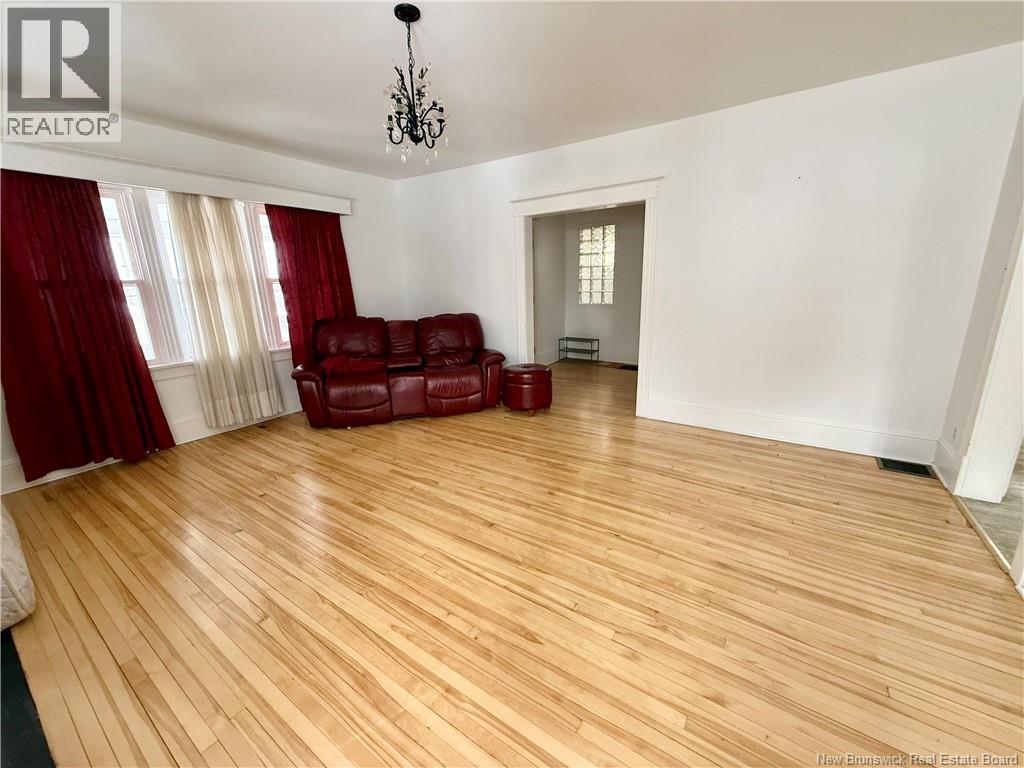 745 Murray Avenue, Bathurst, New Brunswick  E2A 1V3 - Photo 7 - NB133260