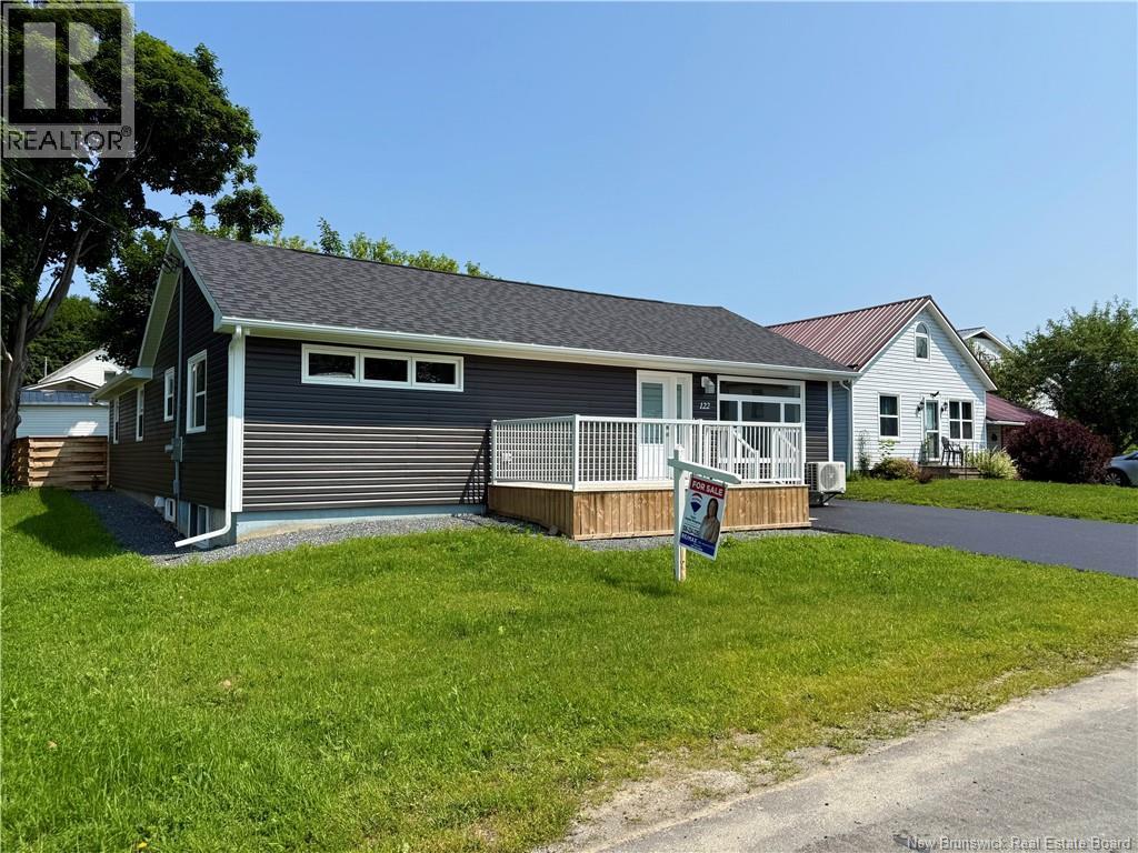 122 St. John Street, Woodstock, New Brunswick  E7M 2V1 - Photo 2 - NB133434