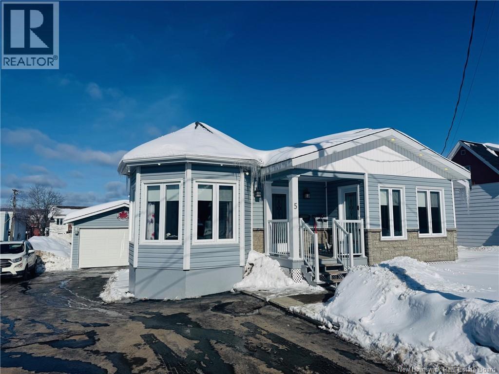 5 Wellington Street, Campbellton, New Brunswick