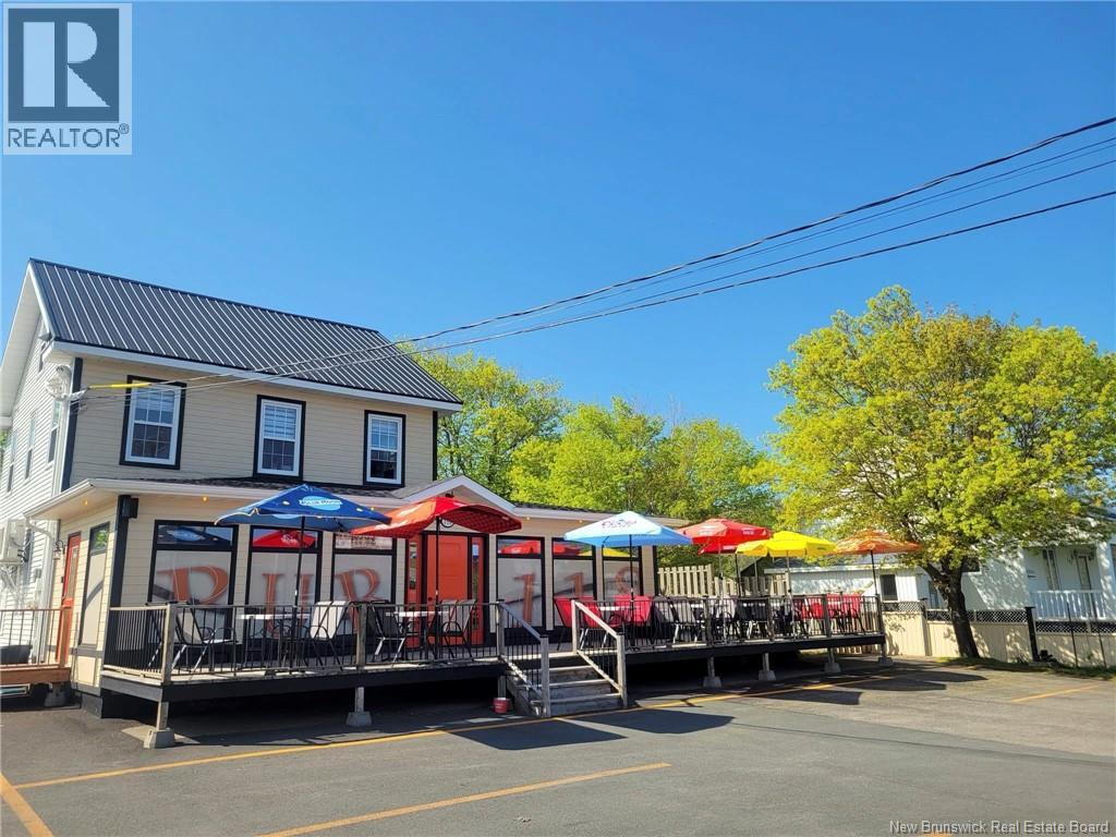 118 Saint-Pierre O. Boulevard, Caraquet, New Brunswick  E1W 1B6 - Photo 2 - NB133876