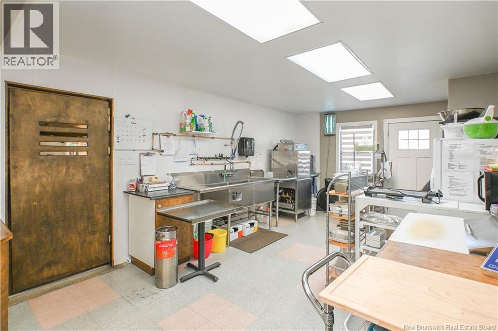 118 Saint-Pierre O. Boulevard, Caraquet, New Brunswick  E1W 1B6 - Photo 24 - NB133876