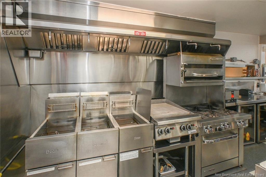 118 Saint-Pierre O. Boulevard, Caraquet, New Brunswick  E1W 1B6 - Photo 30 - NB133876